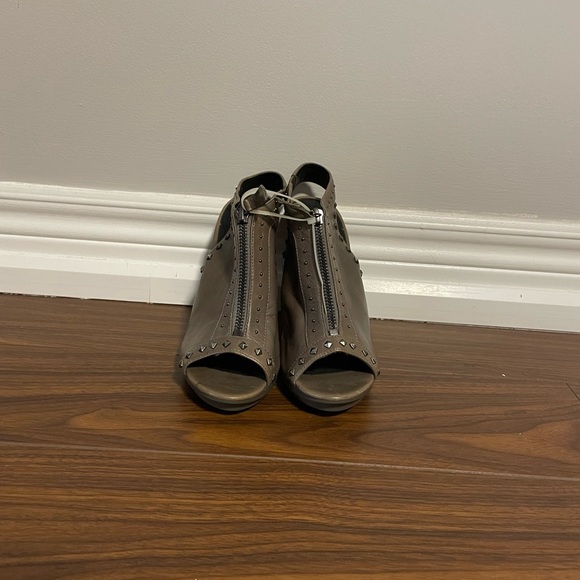 Makowsky heels. - Picture 3 of 3